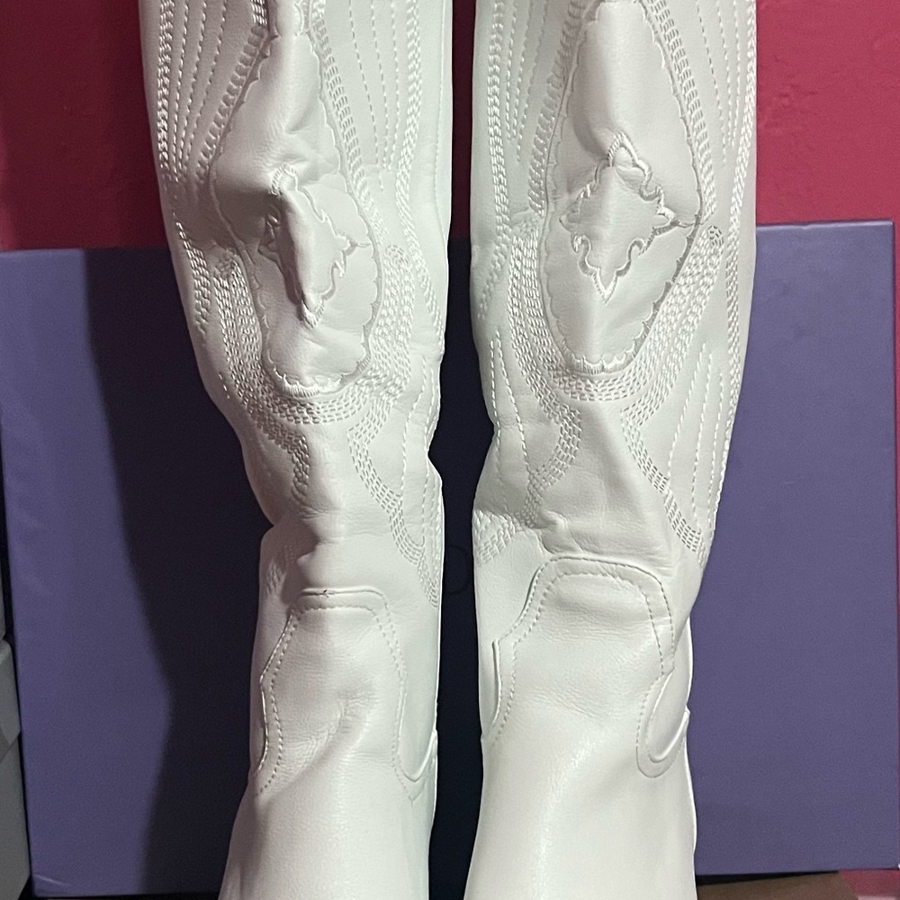 Women's Embroidered Western Cowboy Boots - Picture 3 of 8